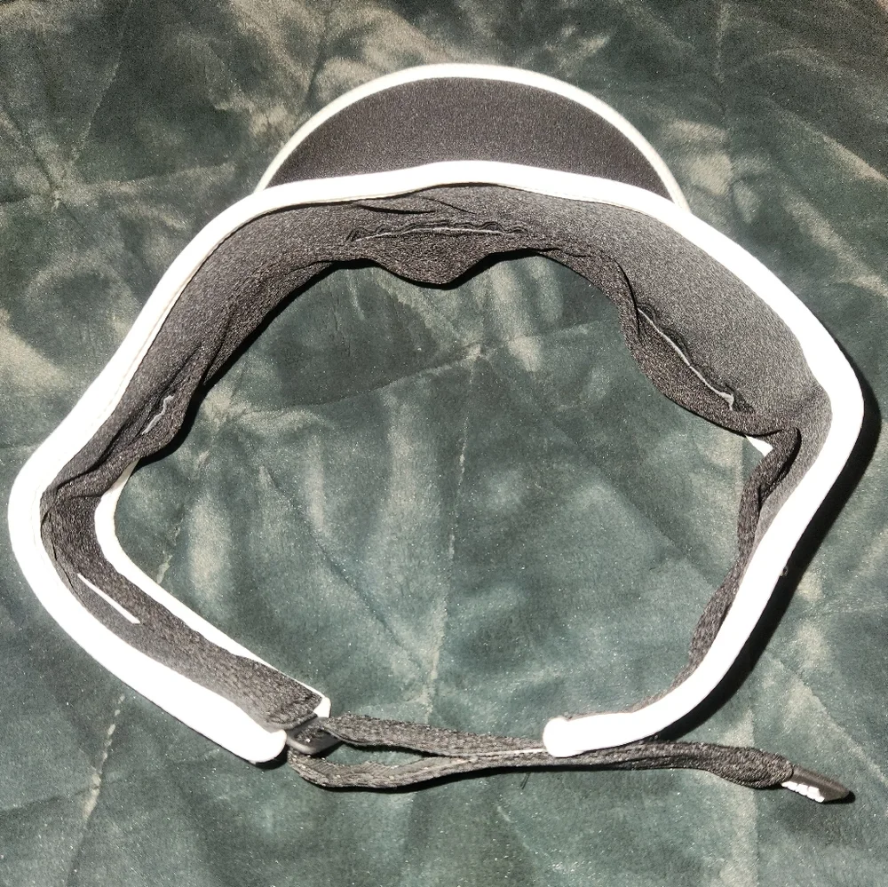 Adidas visor - Picture 2 of 3